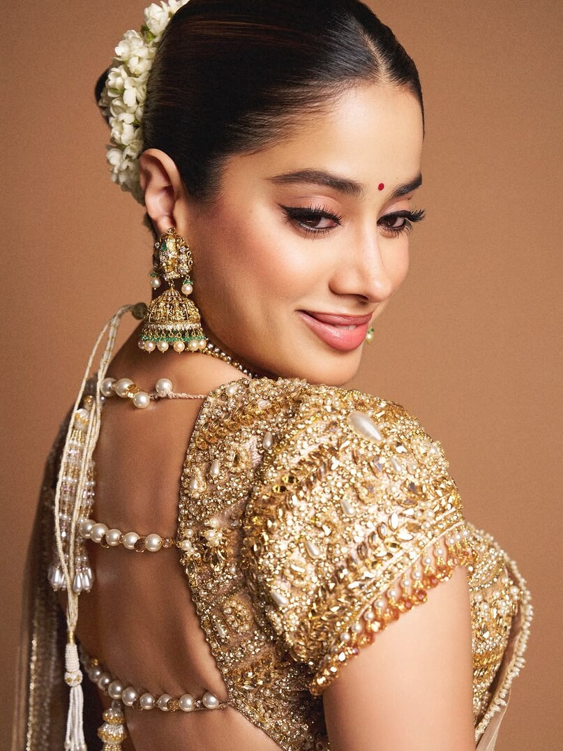 janhvi kapoor golden saree look,janhvi kapoor south indian look, janhvi kapoor param sundari saree, golden silk saree for festive season, south indian saree styling tips, janhvi kapoor saree inspiration, festive saree ideas 2025, how to style golden silk saree, janhvi kapoor traditional look, param sundari janhvi saree look, 