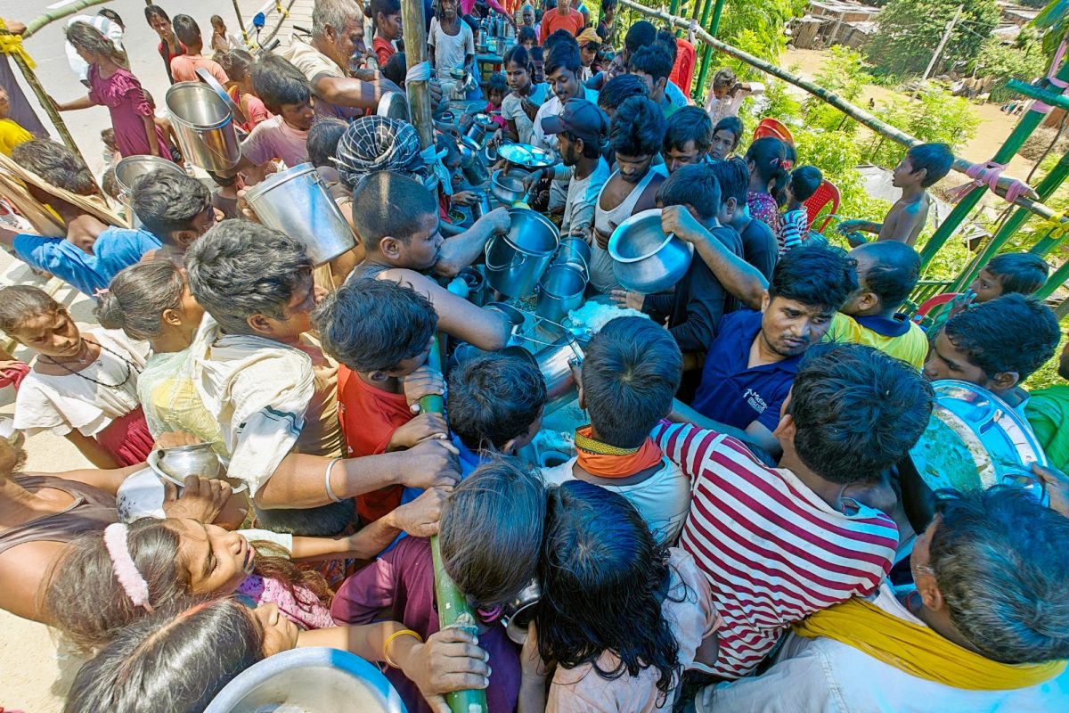 यह तस्वीर गाजा या सोमालिया की नहीं... पटना में बाढ़ से बेहाल अपने लोग हैं!