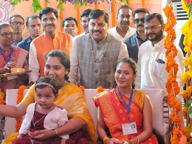 सीएम मोहन यादव का ऐलान: भाईदूज से लाड़ली बहनों को 1500 रुपए, फिर डबल होगी राशि सीएम मोहन यादव का ऐलान: भाईदूज से लाड़ली बहनों को 1500 रुपए, फिर डबल होगी राशि