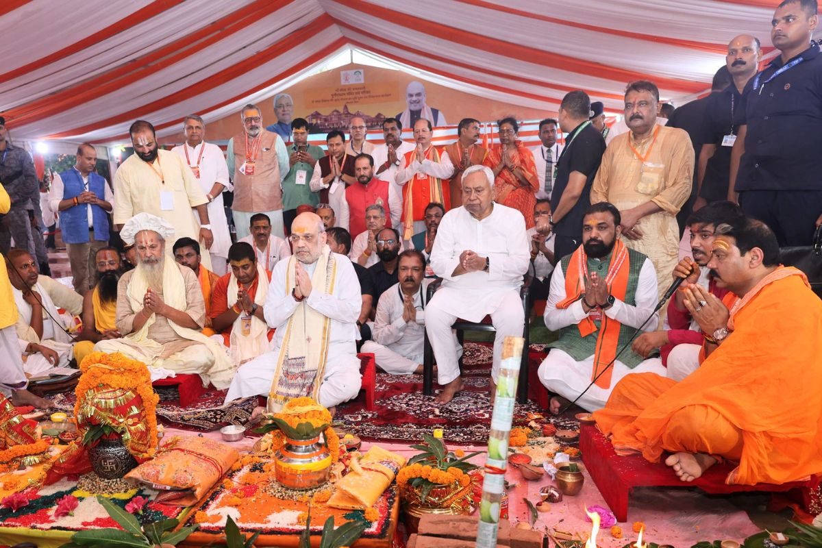 अमित शाह ने CM नीतीश का हाथ पकड़ा… फिर जो हुआ, कैमरे में कैद हो गया, अब तेजस्वी ने शेयर किया VIDEO