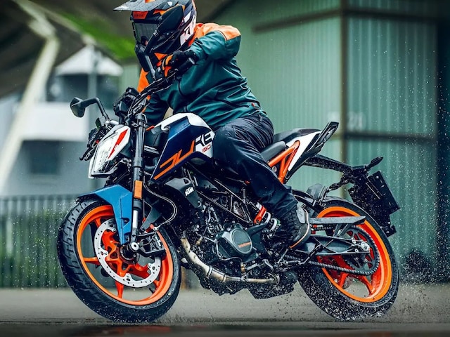 KTM ने इंडिया में लॉन्च की 160cc की सबसे 'पावरफुल' बाइक KTM ने इंडिया में लॉन्च की 160cc की सबसे 'पावरफुल' बाइक