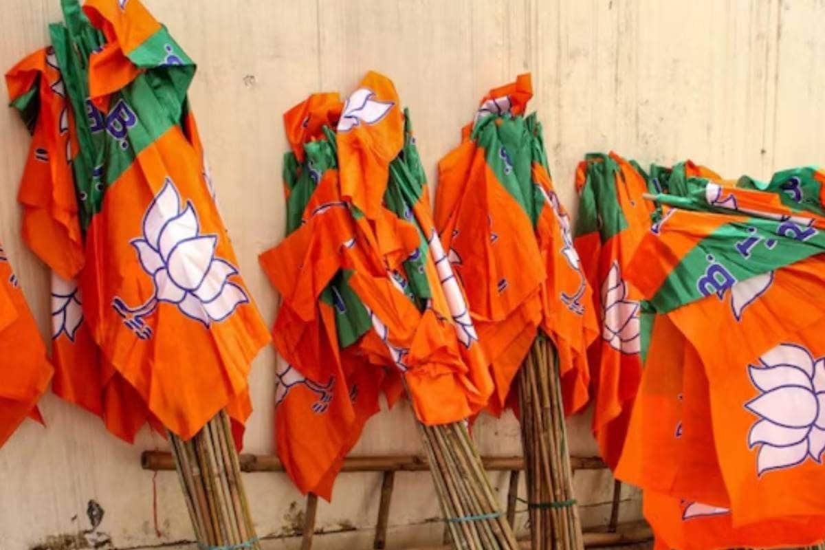 क्या UP में BJP की पूरी टीम बदलेगी इंटरनल सर्वे ने मचाई दहशत