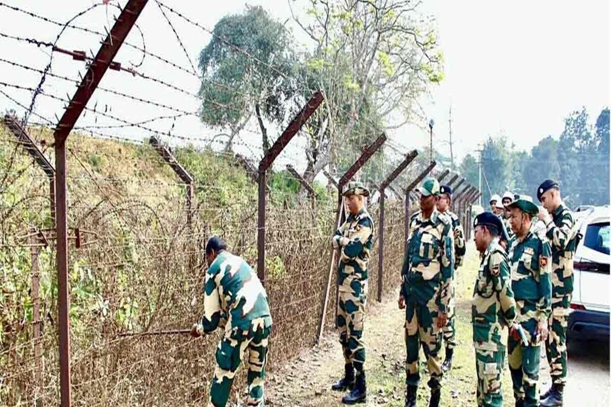 बांग्लदेश बॉर्डर पर घूम रहा था शख्स BSF ने तुरंत दबोचा ID देखकर उड़े होश