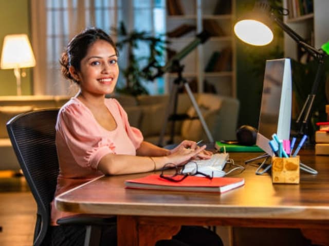 6 महीने में CBSE परीक्षा की तैयारी कैसे करें? नोट करें शेड्यूल, बन जाएंगे टॉपर 6 महीने में CBSE परीक्षा की तैयारी कैसे करें? नोट करें शेड्यूल, बन जाएंगे टॉपर