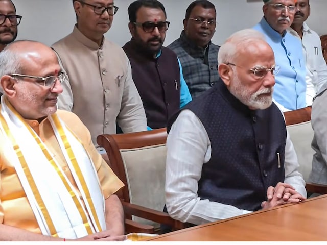 सीपी राधाकृष्णन ने भरा नामांकन, PM मोदी बने मुख्य प्रस्तावक, NDA ने दिखाई ताकत सीपी राधाकृष्णन ने भरा नामांकन, PM मोदी बने मुख्य प्रस्तावक, NDA ने दिखाई ताकत