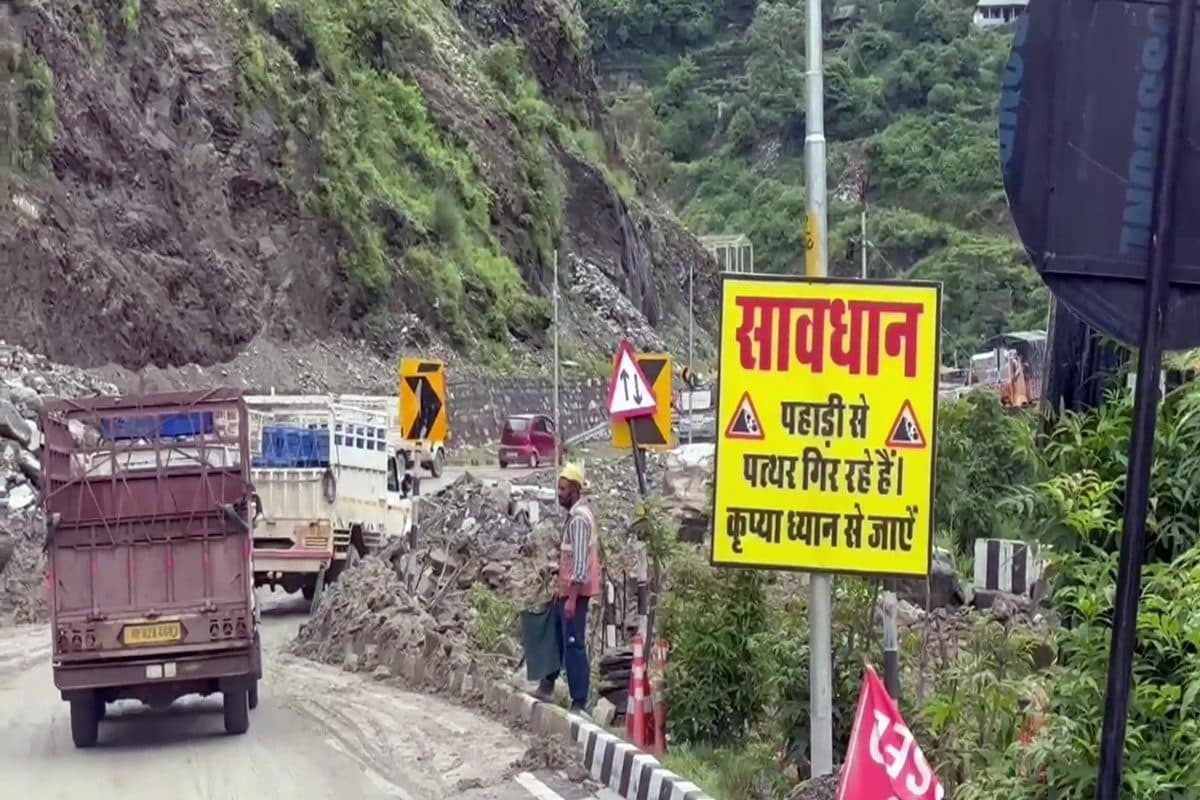 चंडीगढ़-मनाली NH पर तबाही का जिम्मेदार कौन NHAI को अब तक 200 करोड़ का नुकसान