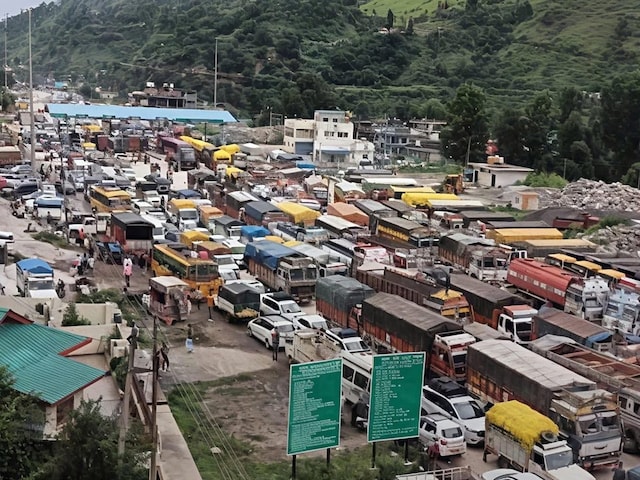 जनता के लिए सिरदर्द बना चंडीगढ़-मनाली NH, अब पुलिस लेकर आई नया ट्रैफिक प्लान जनता के लिए सिरदर्द बना चंडीगढ़-मनाली NH, अब पुलिस लेकर आई नया ट्रैफिक प्लान