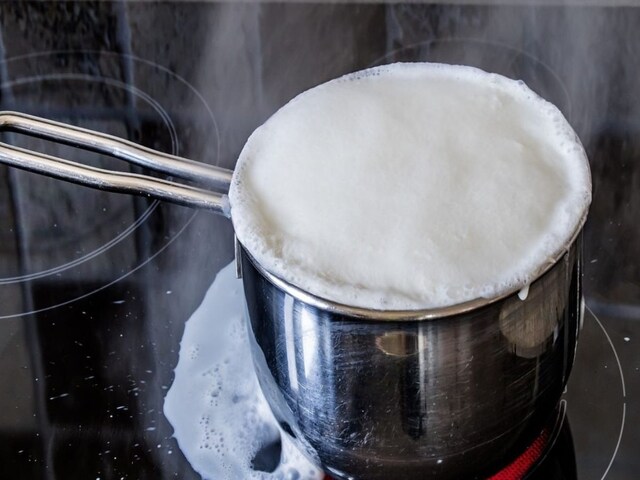 If you are often troubled by the problem of bloating milk, then these 6 hacks will work