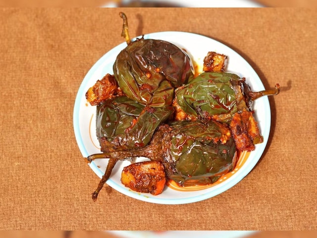 Make delicious stuffed vegetable with small size brinjal