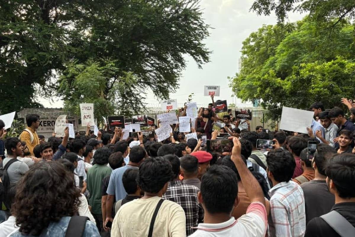 1 लाख जेब में तभी चुनाव लड़े छात्र! इस यूनिवर्सिटी के नोटिस पर मचा बवाल