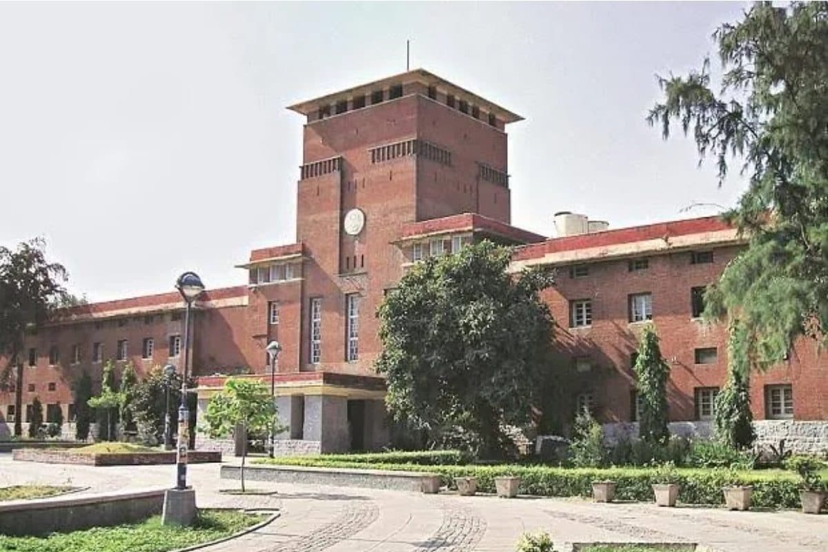 DU चुनावों के लिए नई शर्तें1 लाख रुपये का बॉन्ड तोड़फोड़ पर जुर्माना निलंबन