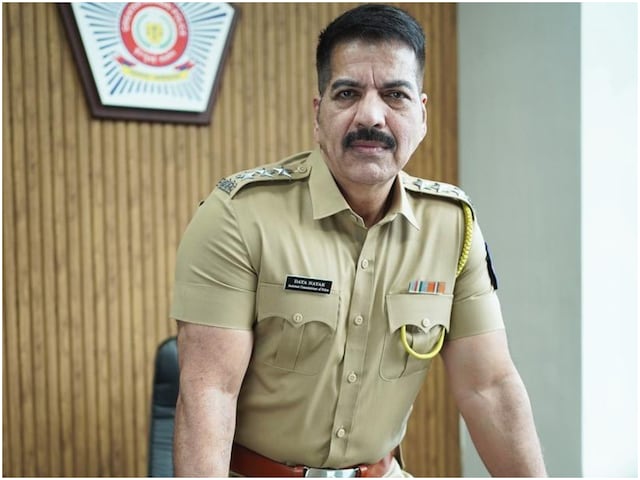 30 साल में 80 गैंगस्टर खल्लास, रिटायर हुए 'एनकाउंटर स्पेशलिस्ट' 30 साल में 80 गैंगस्टर खल्लास, रिटायर हुए 'एनकाउंटर स्पेशलिस्ट'