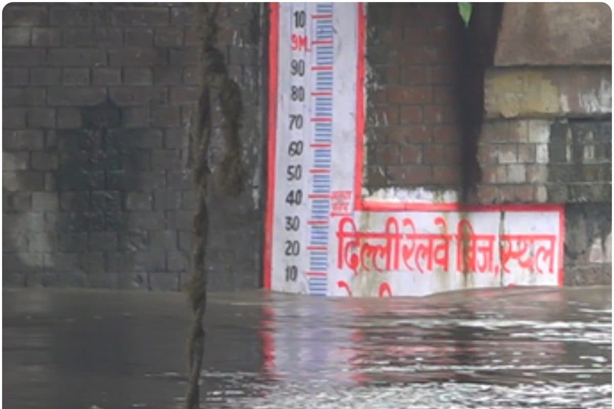 LIVE: खतरे के निशान के पास पहुंची यमुना दिल्ली में लोगों की बढ़ी धड़कन