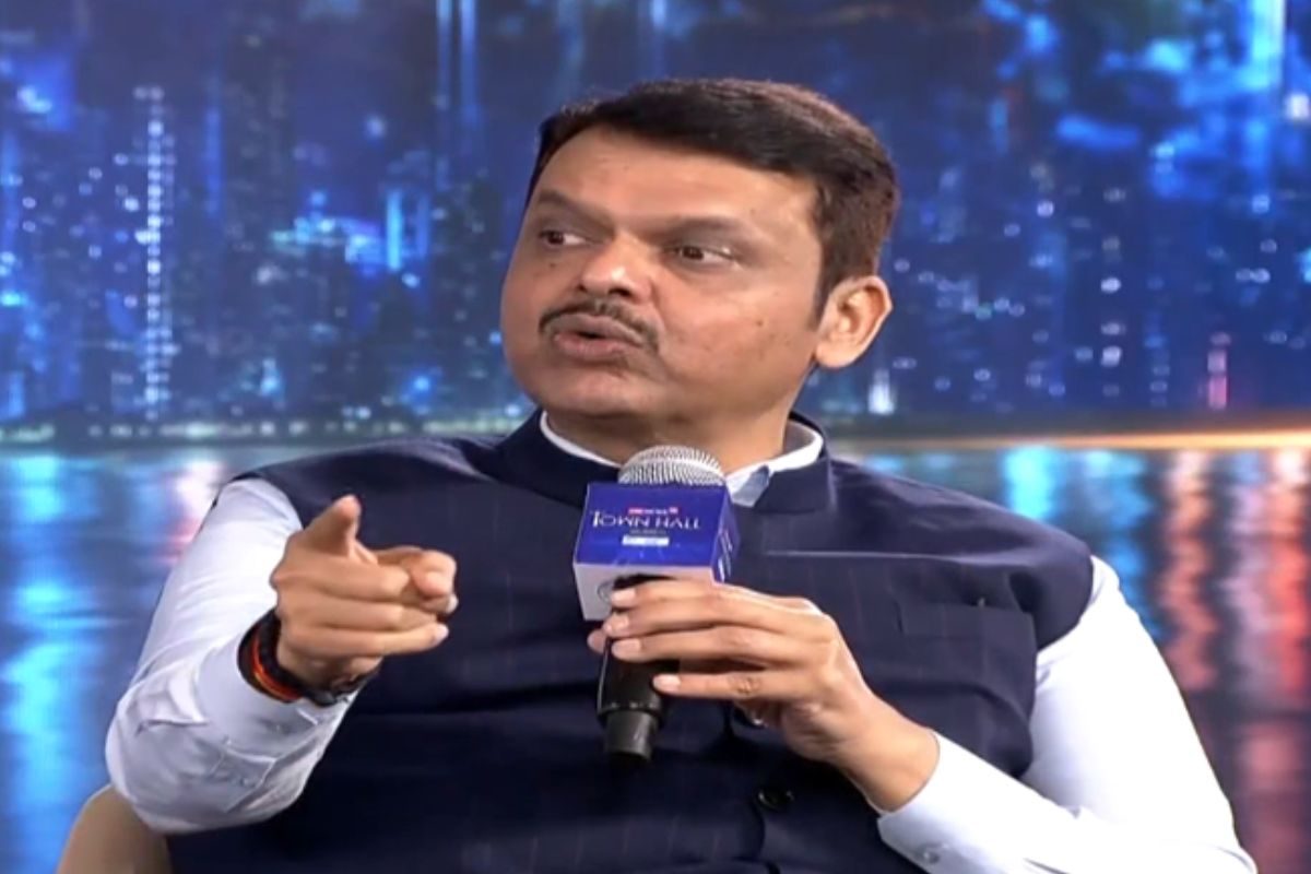 पॉलिटिक्स के गजनी... फडणवीस ने भाषा विवाद पर उद्धव को दिखाया आईना