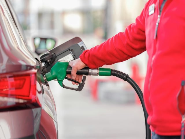 E20 Petrol : क्या BS3 और BS4 गाड़ी में डाल सकते हैं इथेनॉल मिला पेट्रोल? E20 Petrol : क्या BS3 और BS4 गाड़ी में डाल सकते हैं इथेनॉल मिला पेट्रोल?