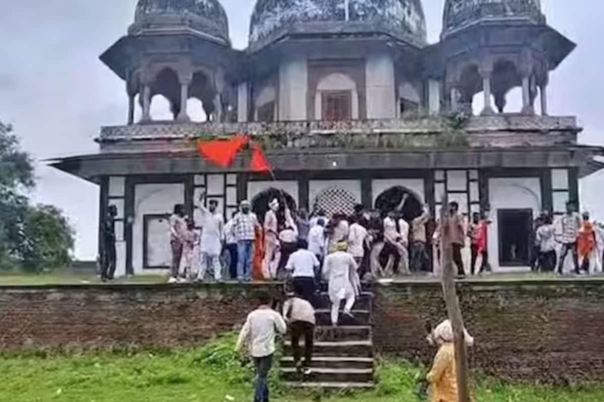 किसने तोड़ा फतेहपुर का मकबरा? पुलिस की एफआईआर से हुआ बड़ा खुलासा