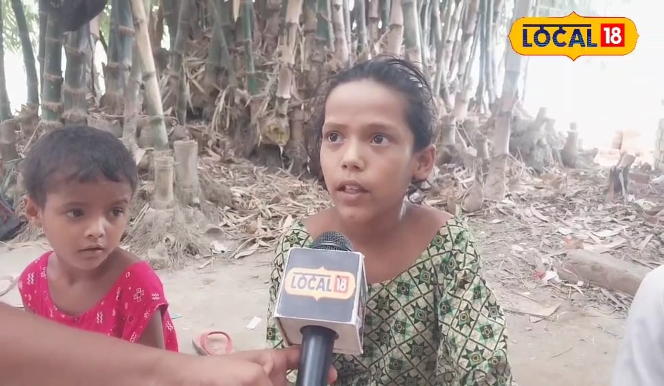कभी पेड़ की छांव, तो कभी तिरपाल के नीचे! 23 साल में नहीं बदली स्कूल की तकदीर