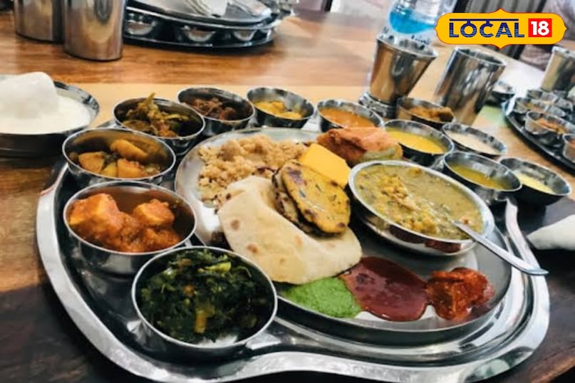 1. गुजराती स्वाद, सुल्तान बाज़ार चारमीनार के करीब सुल्तान बाज़ार यह छोटी सी दुकान हैदराबाद में गुजराती स्वाद का खज़ाना है। यहाँ के फाफड़े बिल्कुल वैसे ही कुरकुरे और हल्के नमकीन होते हैं, जैसे अहमदाबाद में मिलते हैं। जलेबी भी ताज़ी और सिरप से लबालब होती है। 