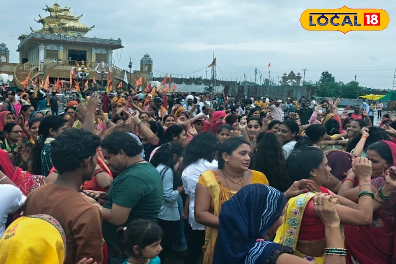 पंडित प्रदीप मिश्रा के कुबेरेश्वर धाम में भगदड़, कुबेरेश्वर धाम सीहोर, रुद्राक्ष महोत्सव कुबेरेश्वर धाम, sehore letest news, Madhya Pradesh hindi news पंडित प्रदीप मिश्रा के कुबेरेश्वर धाम में भगदड़, कुबेरेश्वर धाम सीहोर, रुद्राक्ष महोत्सव कुबेरेश्वर धाम, sehore letest news, Madhya Pradesh hindi news