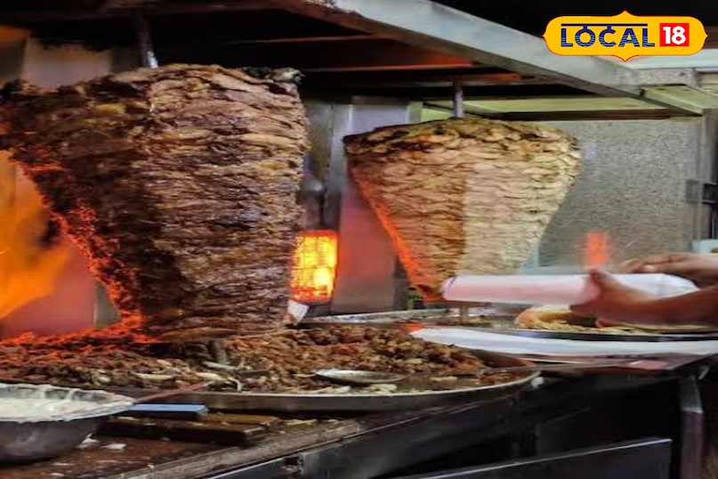 Showerma shops in Mallepalli are a tradition of rainy evening and in hand in showerma, Mallepalli. Some of the most popular showerma shops here are Al Arabia Showerma, Al Labback, Al Hermann and Al-Rayan where there is a long line.