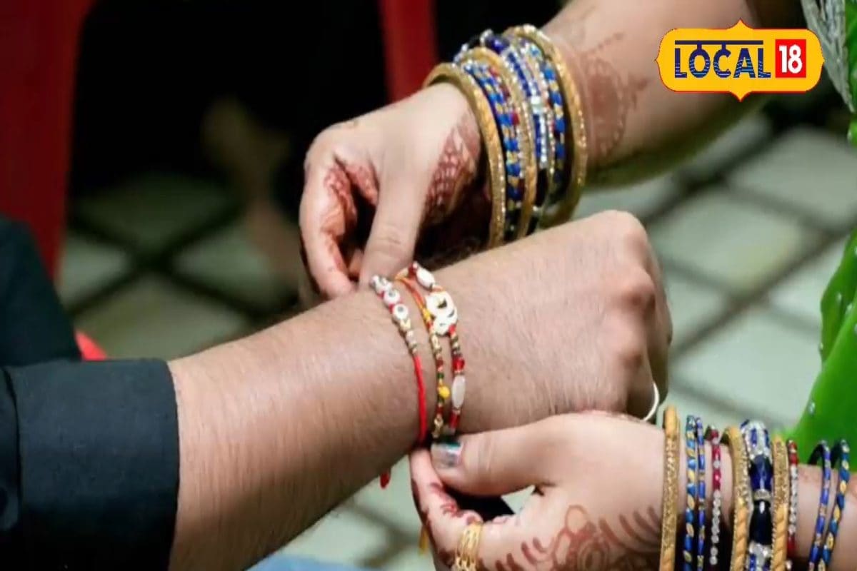 धागा नहीं रक्षा सूत्र है, भाई को राखी बांधते समय इस मंत्र का करें जाप