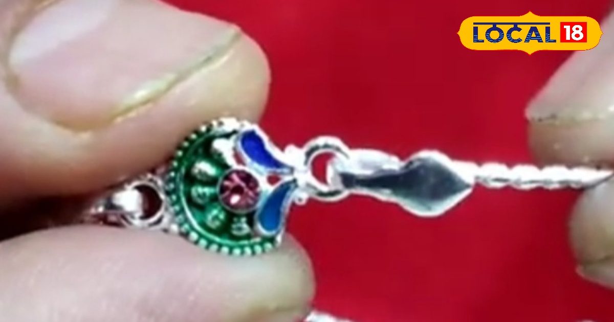 Rakshabandhan 2025: सोने-चांदी की राखियों से सजा रीवा का सराफा बाजार, यहां मिल रही है एक से बढ़कर एक वैरायटी, रेट भी बहुत कम