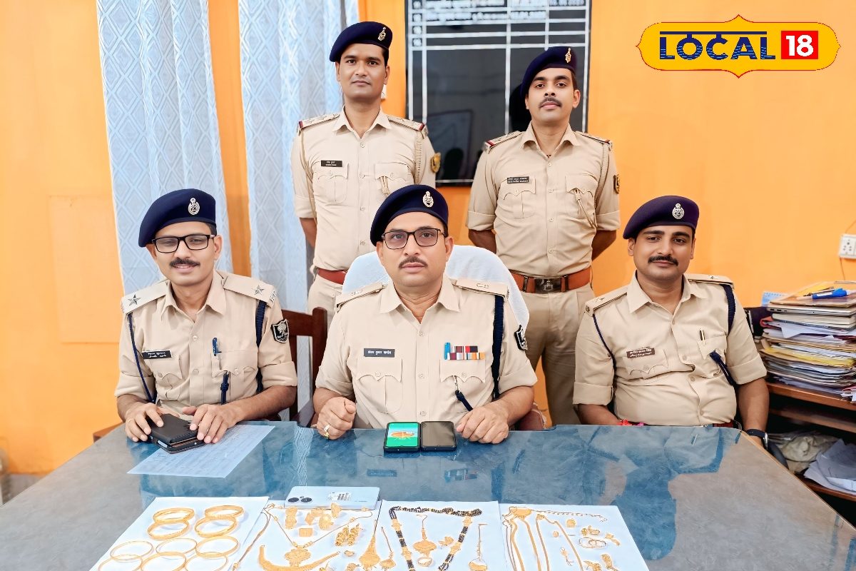खेत में फसल के नीचे दबा था खजाना, खुदाई करने वाली पुलिस भी चौंकी