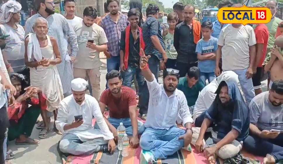 सीतामढ़ी के नानपुर में लोगों ने ब्लॉक की रोड, इस वादे पर खोला जाम