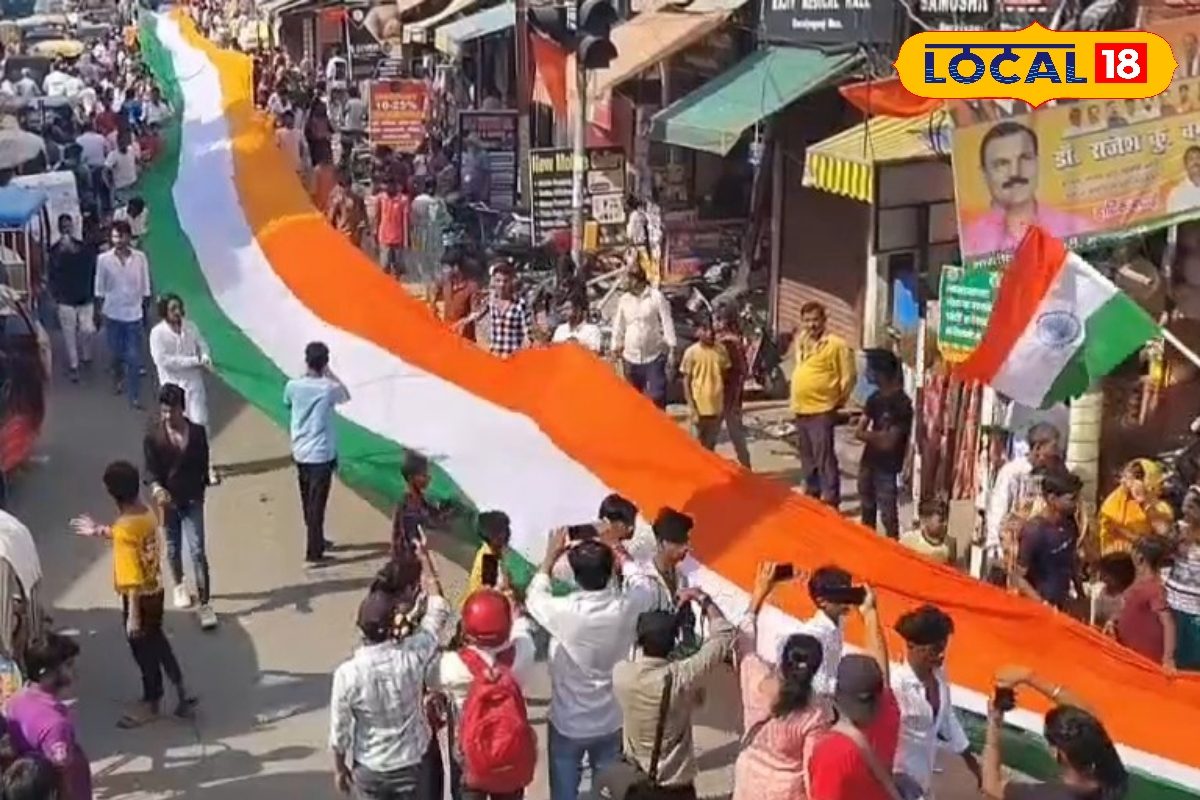 निकली गई 1100 फीट लंबी तिरंगा यात्रा, देखते रह गए मुजफ्फरपुर के लोग