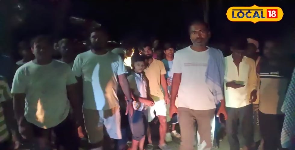 8 लाख खर्च, 8 दिन में टूटी भ्रष्टाचार की सड़क, जनता ने सोशल मीडिया पर की वायरल