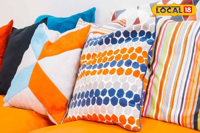 4. If you have old jeans or colored clothes from old clothes, then you can sew them and make cushion covers. This will not only use your old items, but will also increase the beauty of your living room. 