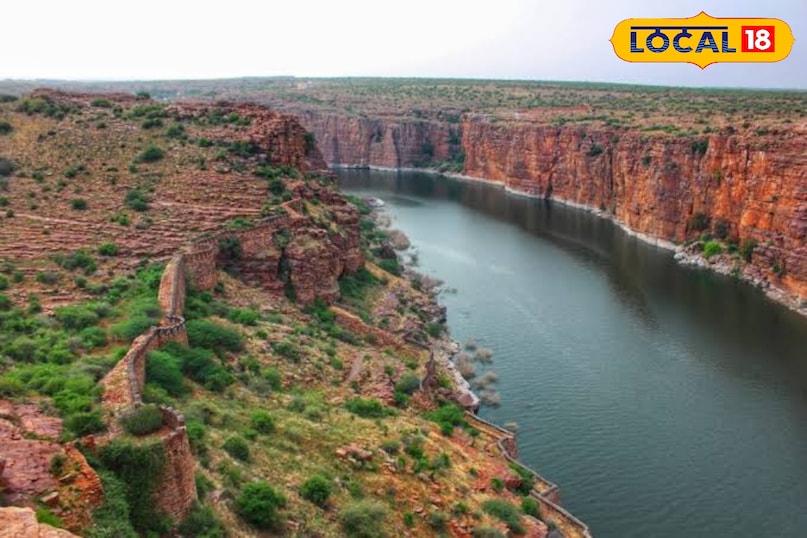 Gandikota Grand Canyon (280 km) of India, the steep rocks of Gandikota and historic fort, situated on the banks of the Penna River, make it perfect for adventure lovers. Along with camping here, trekking, rock climbing and cananon view can be enjoyed. Gandikota Grand Canyon (280 km) of India, the steep rocks of Gandikota and historic fort, situated on the banks of the Penna River, make it perfect for adventure lovers. Along with camping here, trekking, rock climbing and cananon view can be enjoyed.