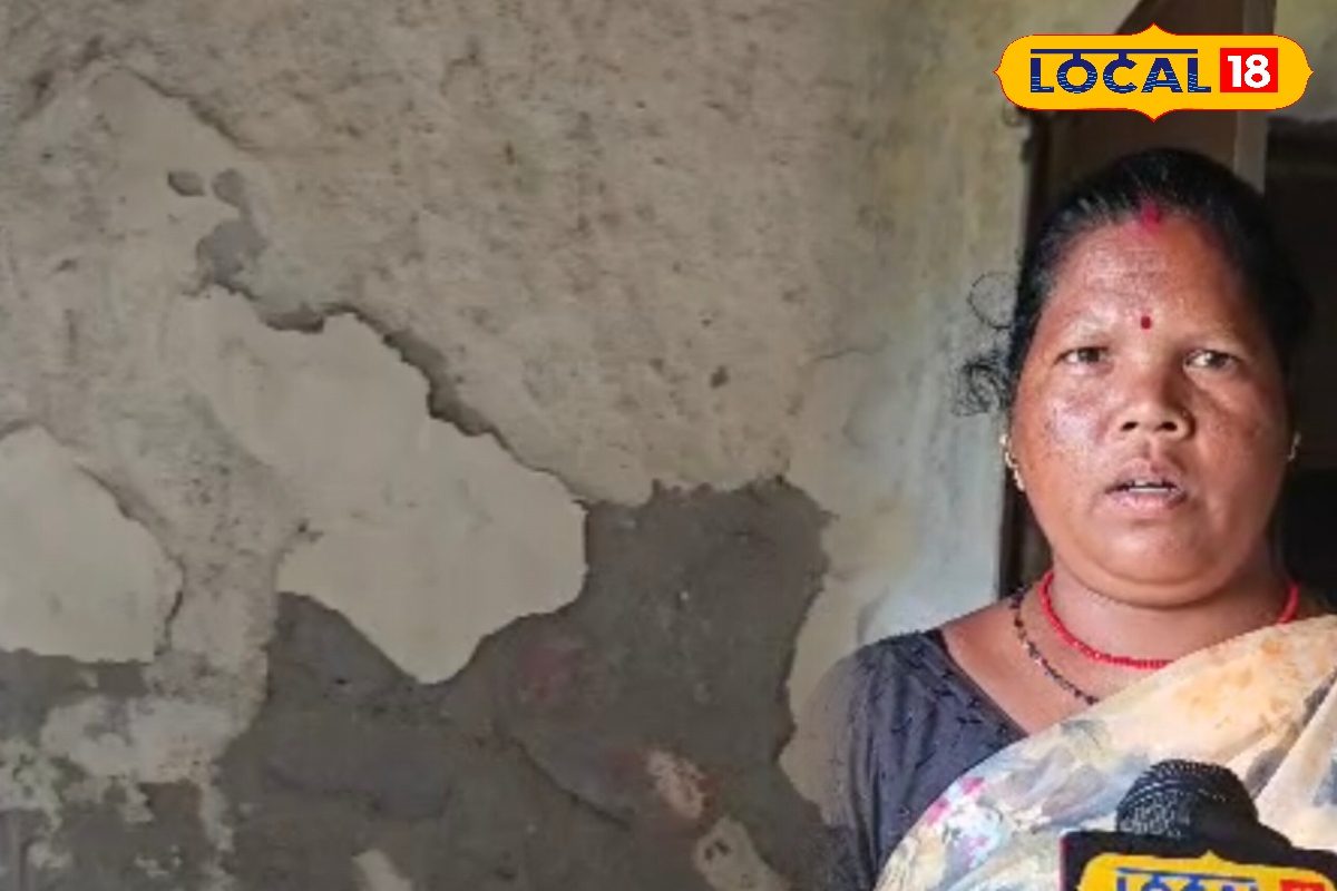 टूटती दीवारें, गिरता प्लास्टर, ये स्कूल है या...खतरे में नौनिहालों का भविष्य