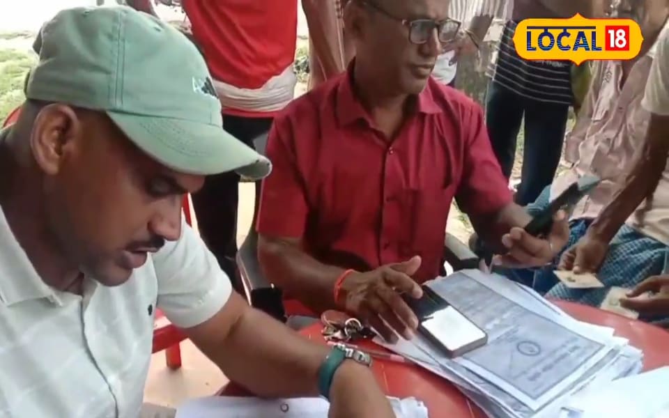 बिहार में जिंदा मिल रहे मुर्दे! कब्र और श्मशान से भेजा है वोटर रिवीजन फॉर्म!