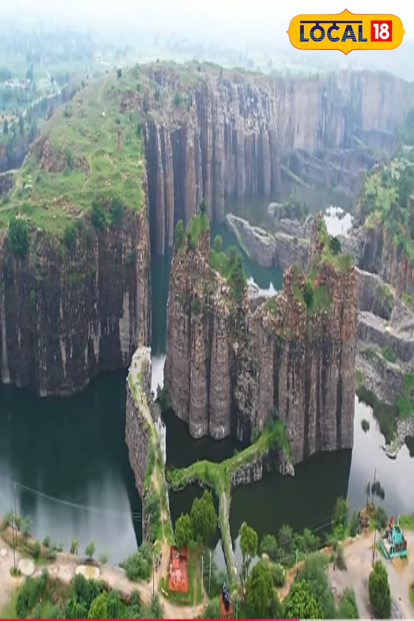 Local people consider it sacred and say that sages and sages used to perform rituals here. Local people consider it sacred and say that sages and sages used to perform rituals here.