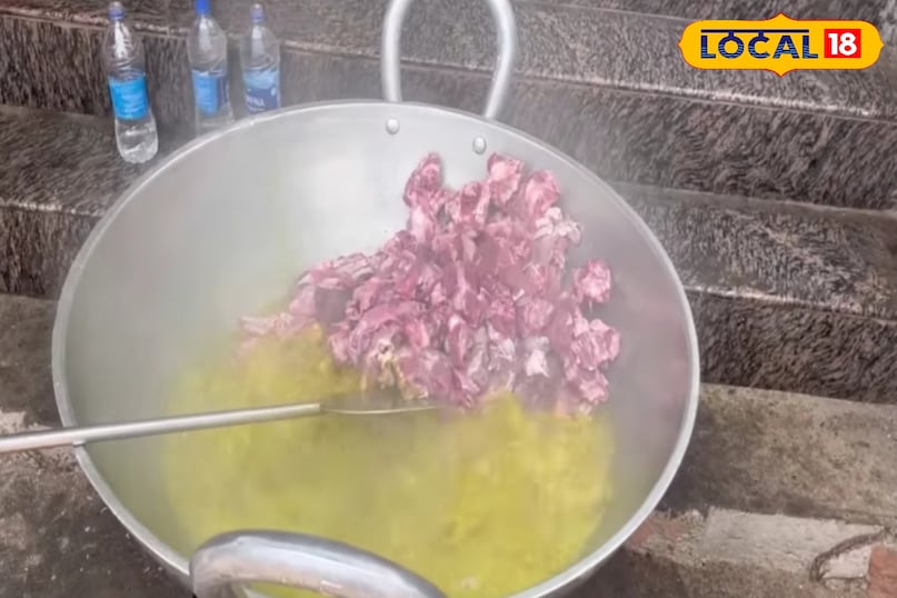 The spice standing in ghee is first added.