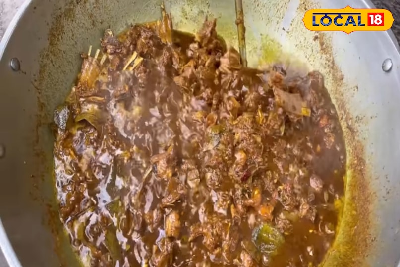 When mutton is fully ready, then add this spice. When mutton is fully ready, then add this spice.