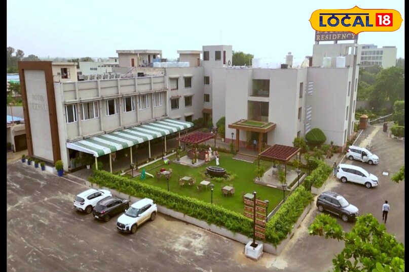 फैमिली रेस्टोरेंट फैमिली रेस्टोरेंट