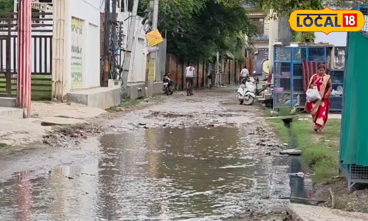 चंदौली में यहां 10 साल से नहीं बनी सड़क, महिला ने कहा- शादी हो गई मगर...