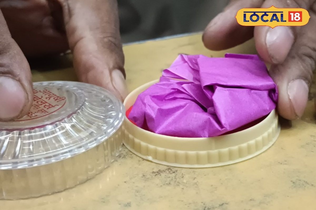 गुलाबी कागज में क्यों लपेटे जाते हैं गहने, सोने-चांदी के दुकानदार ने बताई बात