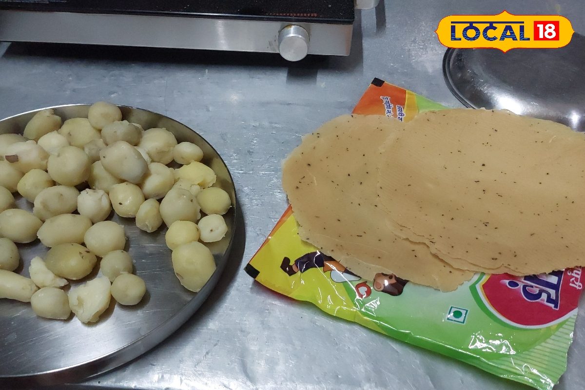 होटल का स्वाद अब घर पर! ट्राई करें आलू और पापड़ की अनोखी सब्जी, 15 मिनट में