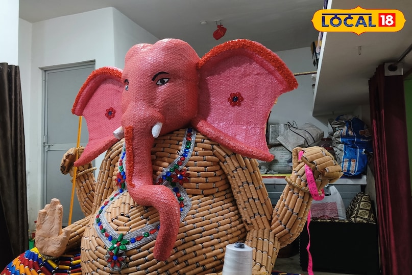 Ganpati made of thread button Ganpati made of thread button