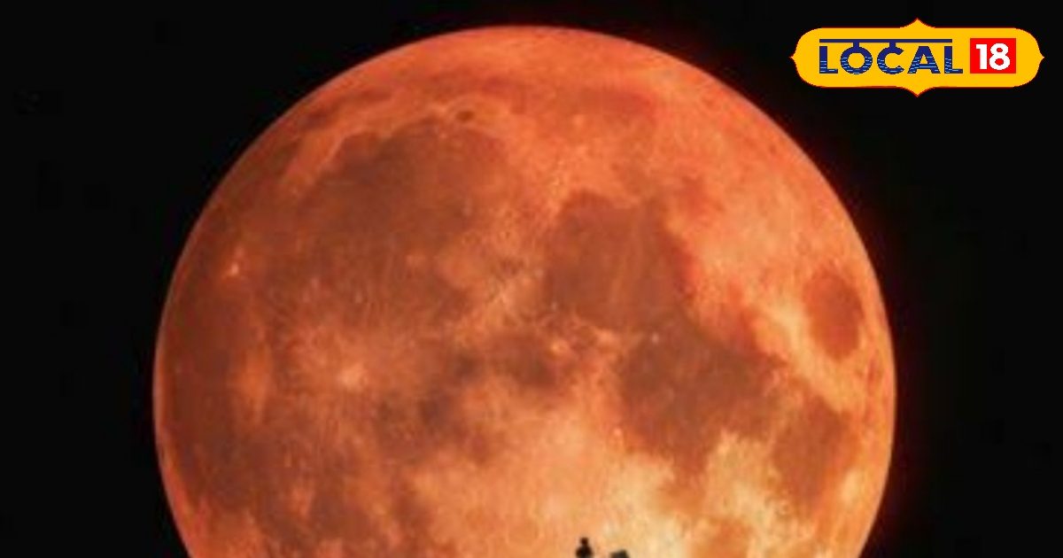 अत्यंत कष्ट से स्त्री वियोग तक! चंद्र ग्रहण का 12 राशियों पर पड़ेगा ये असर, जानें समय