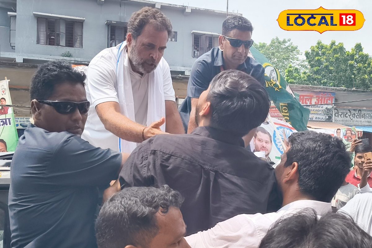 कौन है वोट अधिकार यात्रा में काले झंड़े दिखाने वाला शख्स? राहुल ने क्या यह काम