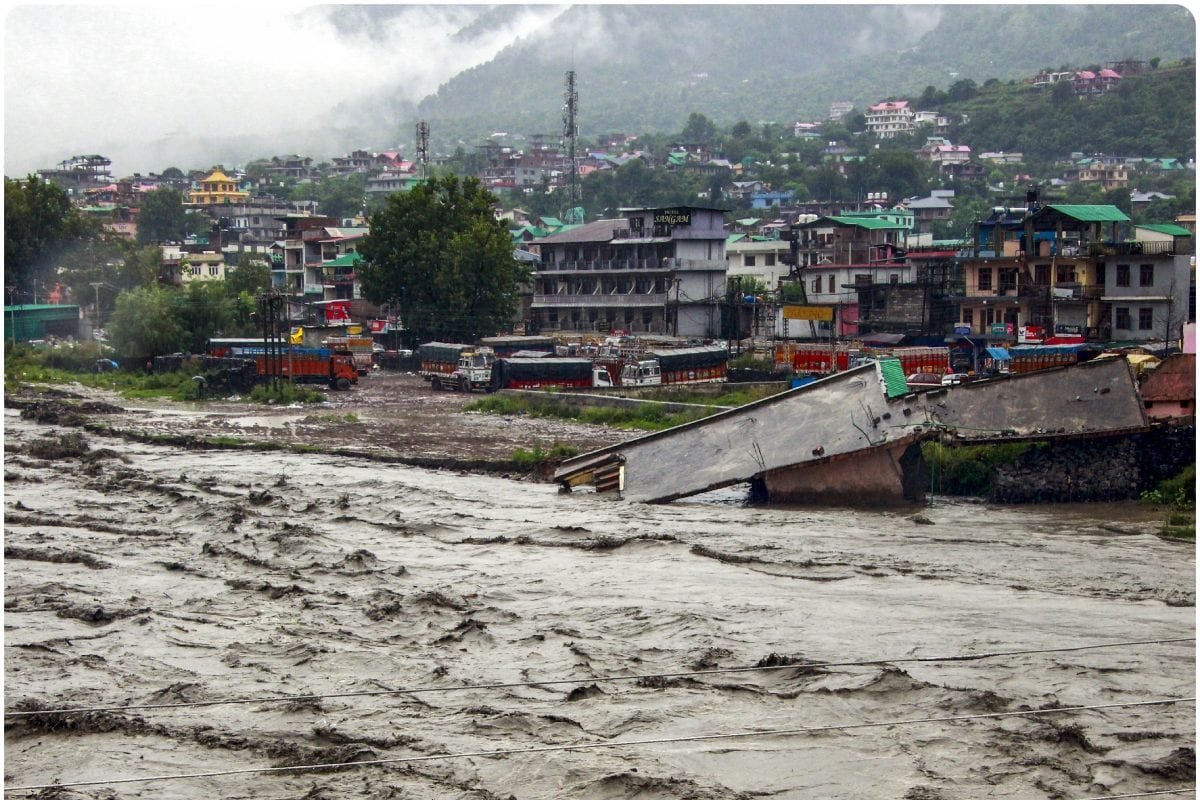 हिमाचल जम्मू-कश्मीर पंजाब और उत्तराखंड में बाढ़ से कितनी मची तबाही