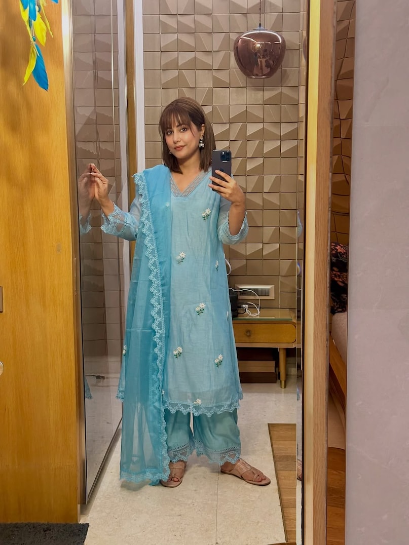 Hina Khan, Cancer, Hina Khan news, hina khan shows, Pati Pati Aur Panga, Yeh Rishta Kya Kehlata Hai, Kasautii Zindagii Kay 2, Fear Factor: Khatron Ke Khiladi 8, Bigg Boss 11, Hina Khan-Rocky Jaiswal, Debinna Bonnerjee-Gurmeet Choudhary, Rubina Dilaik-Abhinav Shukla, Avika Gor-Milind Chandwani, Swara Bhasker-Fahad Ahmad, Geeta Phogat-Pawan Kumar, Sudesh Lehri-Mamta Lehri Hina Khan, Cancer, Hina Khan news, hina khan shows, Pati Pati Aur Panga, Yeh Rishta Kya Kehlata Hai, Kasautii Zindagii Kay 2, Fear Factor: Khatron Ke Khiladi 8, Bigg Boss 11, Hina Khan-Rocky Jaiswal, Debinna Bonnerjee-Gurmeet Choudhary, Rubina Dilaik-Abhinav Shukla, Avika Gor-Milind Chandwani, Swara Bhasker-Fahad Ahmad, Geeta Phogat-Pawan Kumar, Sudesh Lehri-Mamta Lehri