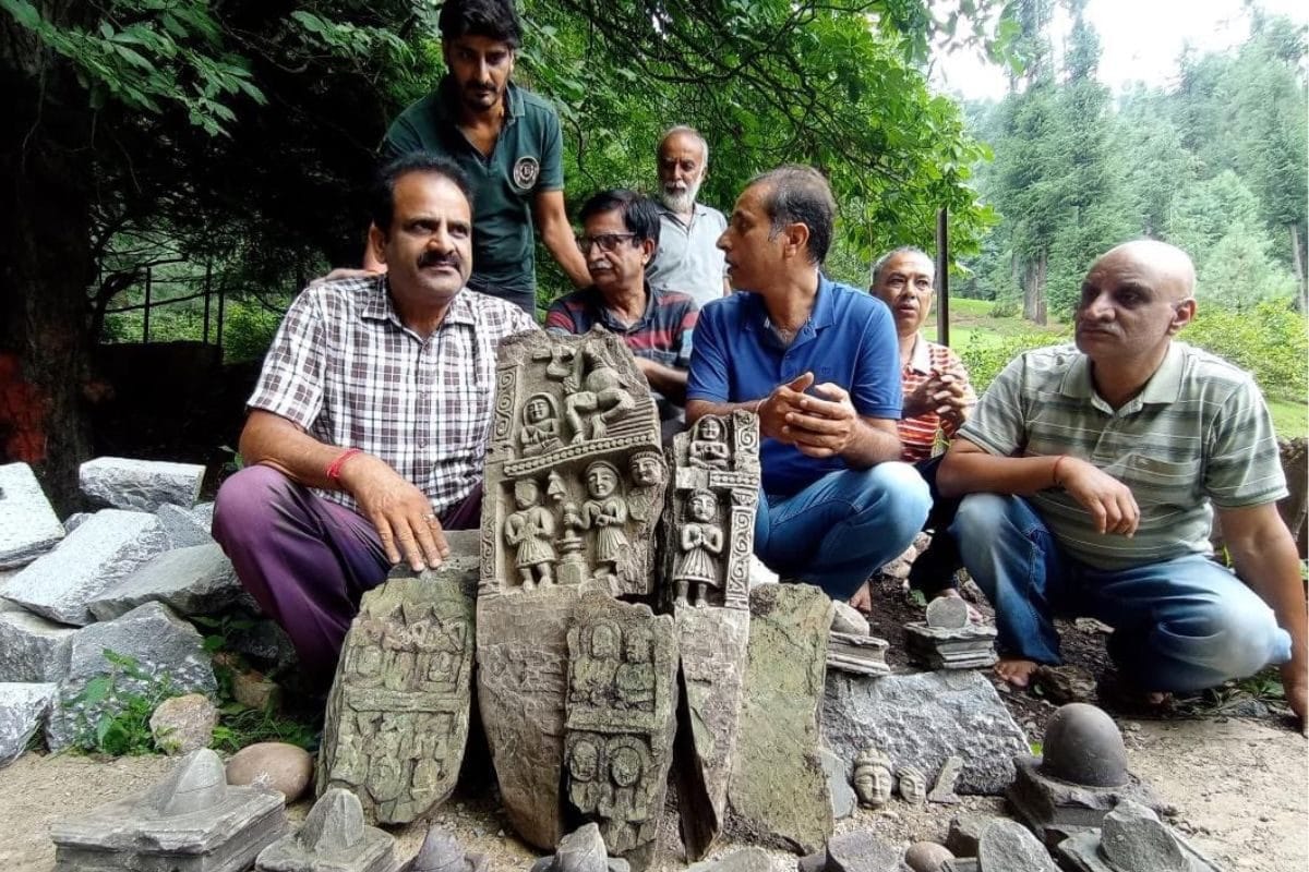 पवित्र कुंड में खुदाई कर रहे थे 3 मुस्लिम मजदूर तभी आई खटखट की आवाज फिर