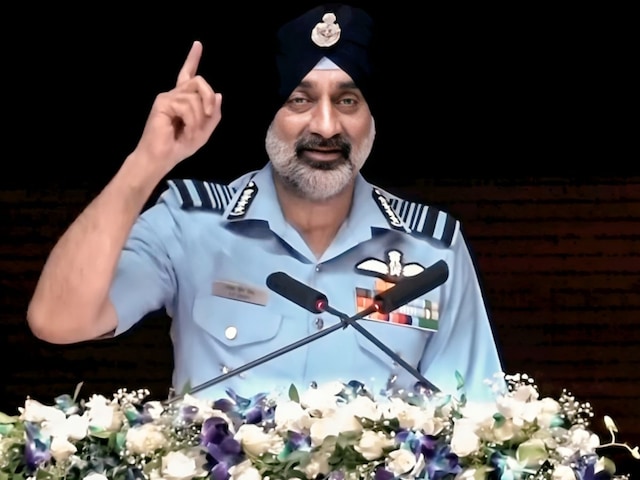 'सेना पर शक करने वाली कांग्रेस माफी मांगे!' एयर चीफ के खुलासे पर सियासी बवाल