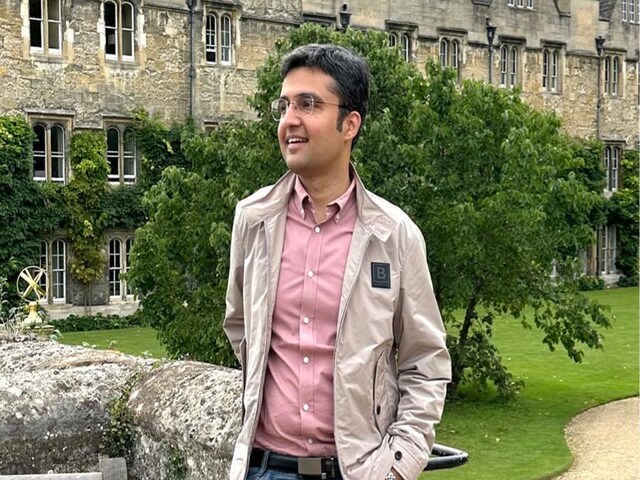 कशिश मित्तलः IIT से पढ़ाई...UPSC क्रेक, फिर एक झटके में छोड़ी IAS की नौकरी