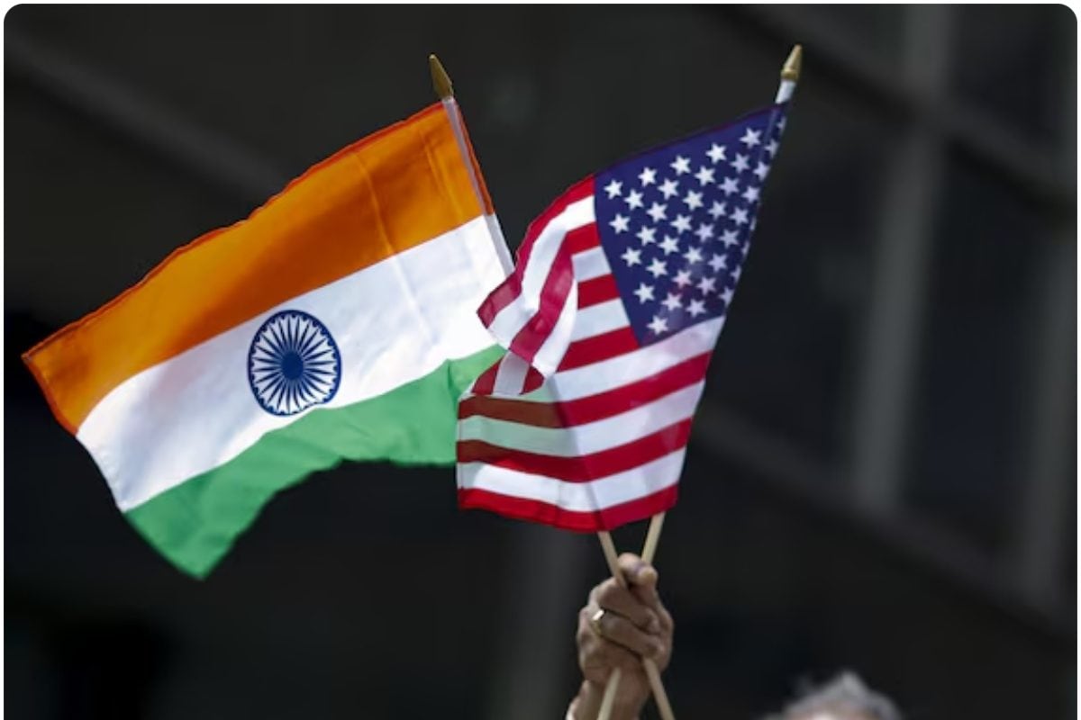 अरबों की डील्स अधर में राजनाथ का दौरा रद्द ट्रंप टैरिफ डुबो रहा US की लुटिया